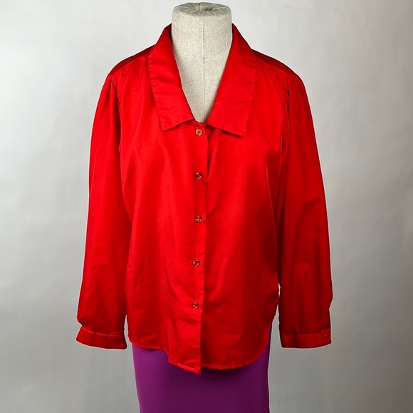 Red polyester button down blouse - Picture 7 of 8